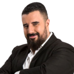 Nueva Network and Álvaro Morales Sign ‘Los Jefes’ Extension Álvaro Morales